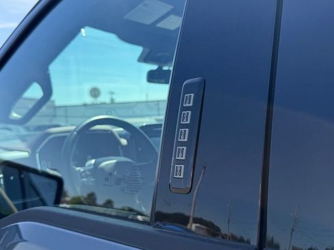 Used 2022 Ford F150 Lariat AWD/4WD image 12