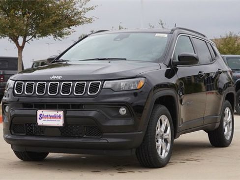 New 2026 Jeep Compass Latitude image 3