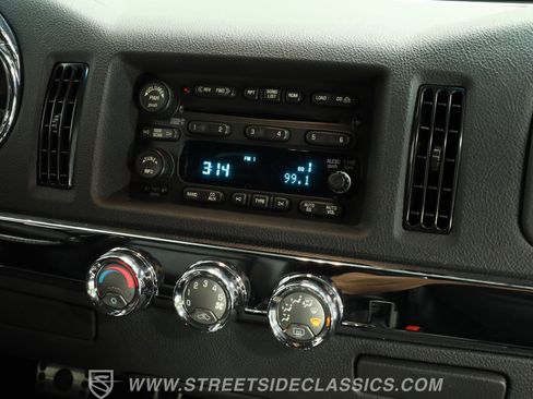 Used 2005 Chevrolet SSR w/ Preferred Equipment Group image 39