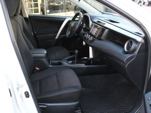 Used 2016 Toyota RAV4 LE FWD image 10