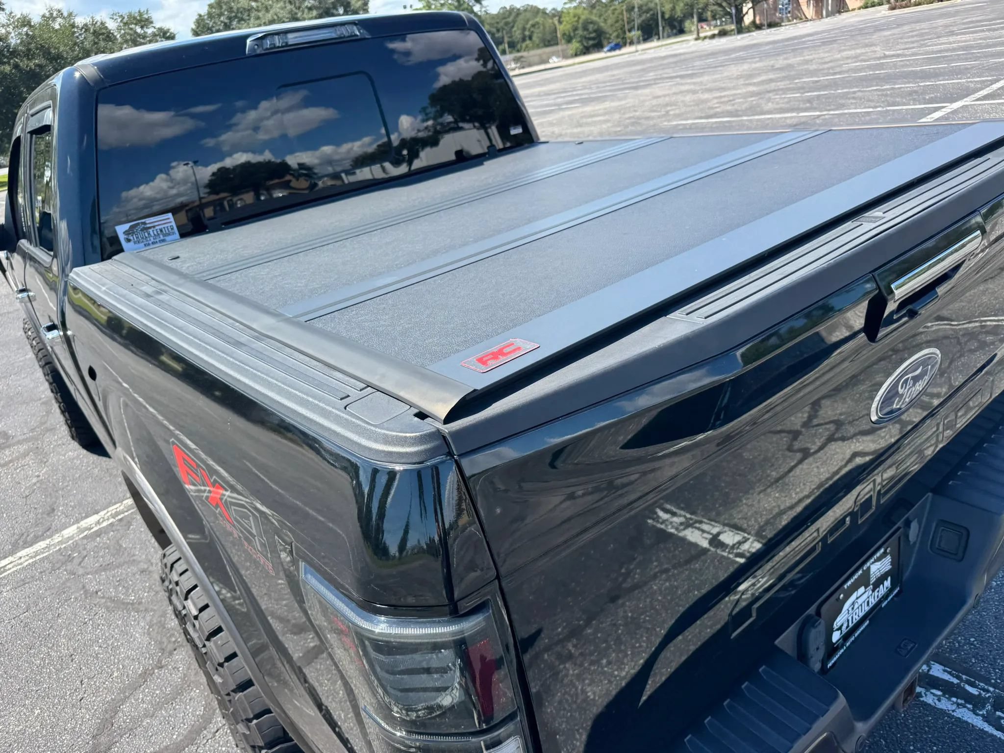 Used 2018 Ford F150 Lariat w/ Equipment Group 502A Luxury AWD/4WD image 8