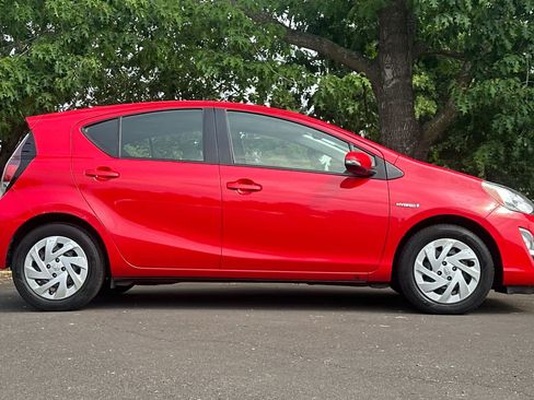 Used 2016 Toyota Prius C Two FWD image 8