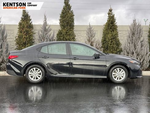 Used 2025 Toyota Camry LE image 11