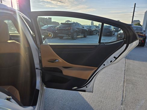 Used 2023 Lexus ES 350 w/ Premium Package FWD image 21