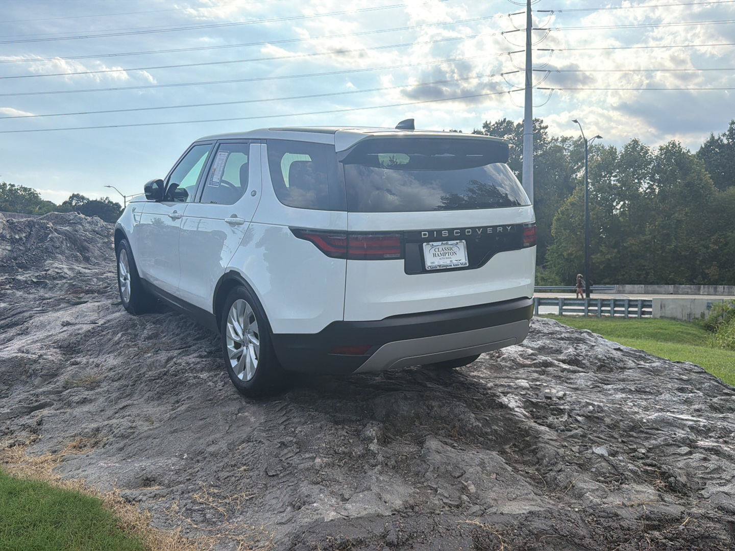 Used 2025 Land Rover Discovery S AWD/4WD image 2