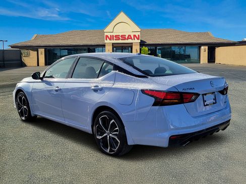 Used 2024 Nissan Altima 2.5 SR w/ SR Premium Package image 3