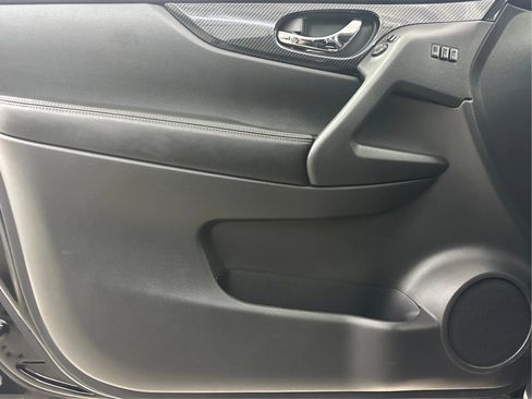 Used 2017 Nissan Rogue SL AWD/4WD image 25