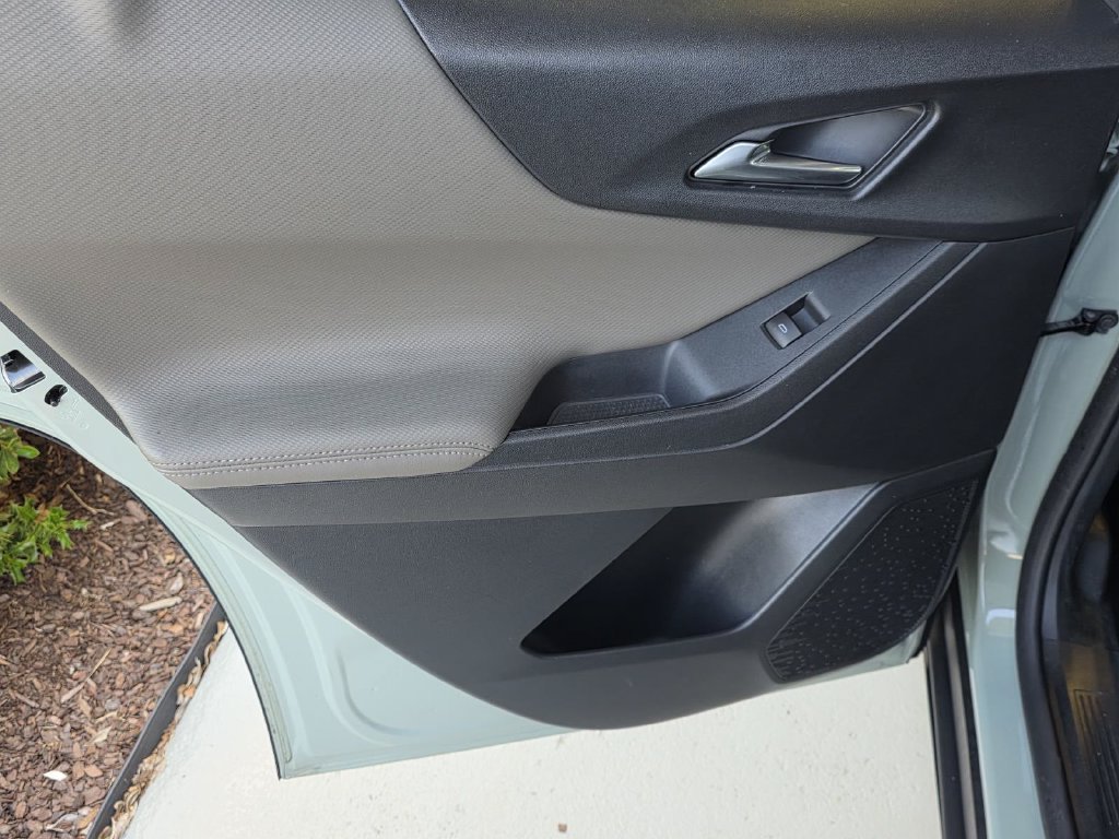 Used 2026 Chevrolet Equinox LT w/ Convenience Package II FWD image 32