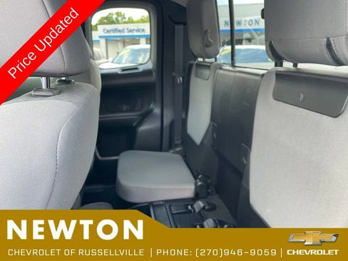 Used 2022 Toyota Tacoma SR5 w/ SR5 Appearance Package (SM) AWD/4WD image 25