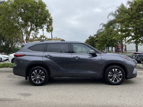Used 2021 Toyota Highlander XLE FWD image 44