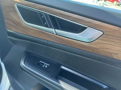 Used 2024 Volkswagen Atlas SE image 39