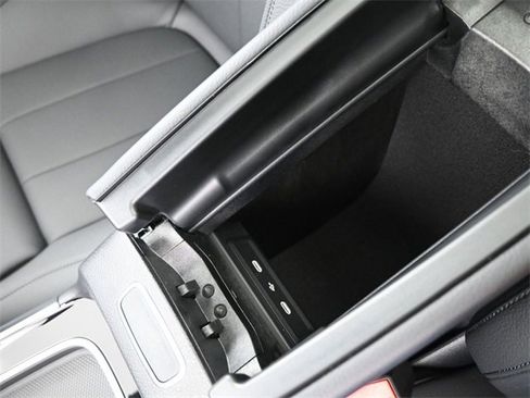 New 2026 Mercedes-Benz GLB 250 image 9