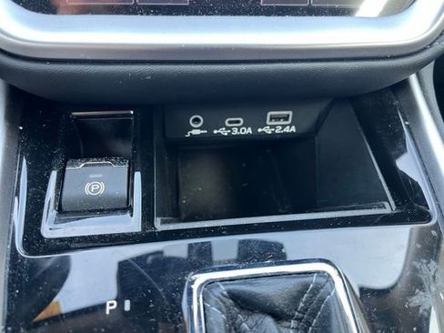 Used 2023 Subaru Outback Premium image 22
