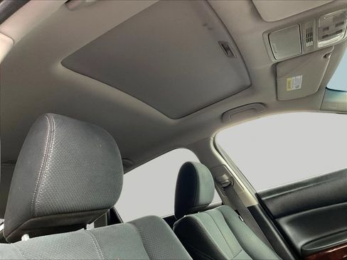 Used 2012 Honda Crosstour EX image 26