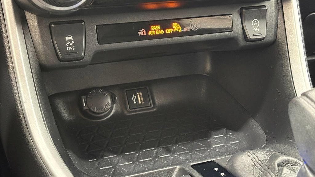 Used 2024 Toyota RAV4 XLE FWD image 38