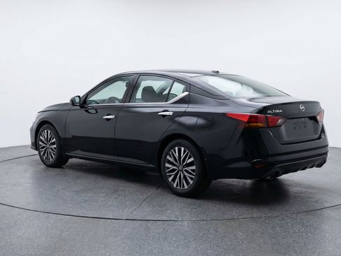 Used 2025 Nissan Altima 2.5 SV FWD image 6
