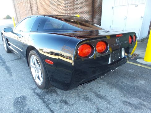 Used 2001 Chevrolet Corvette Coupe w/ Preferred Equipment Group2 image 42