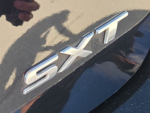 Used 2018 Dodge Charger SXT RWD image 12