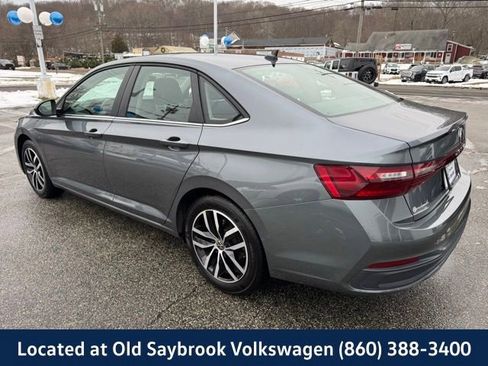 Certified 2025 Volkswagen Jetta SE image 7