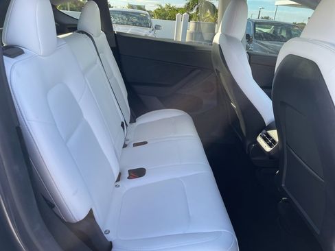 Used 2023 Tesla Model Y Performance image 10