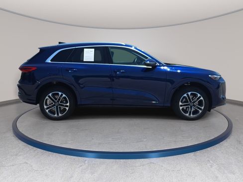 Used 2025 Audi Q5 Premium w/ Convenience Package AWD/4WD image 4