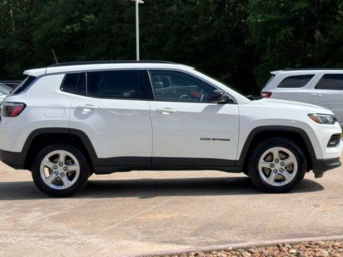 Used 2024 Jeep Compass Latitude AWD/4WD image 9