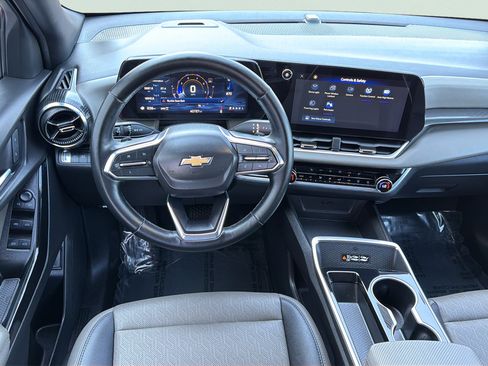 Used 2025 Chevrolet Equinox LT w/ Convenience Package II AWD/4WD image 3