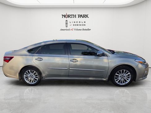 Used 2018 Toyota Avalon Limited FWD image 6