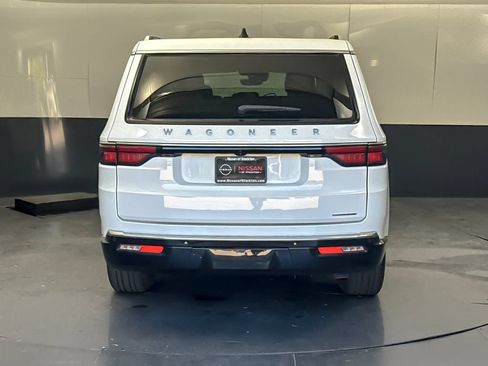 Used 2024 Jeep Wagoneer Series II w/ Flexible Seating Group RWD image 4