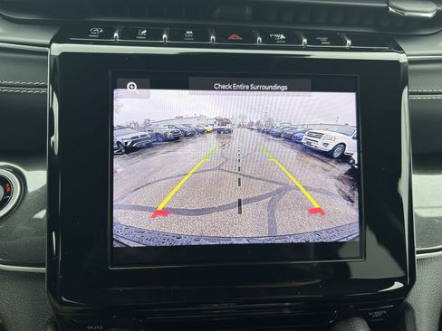 Used 2023 Jeep Grand Cherokee Laredo image 13