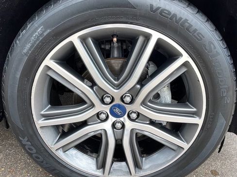 Used 2019 Ford Edge Titanium FWD image 13