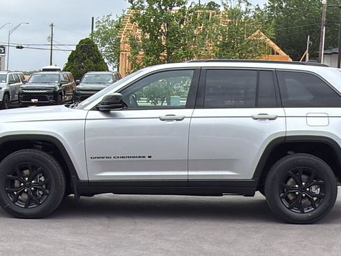 New 2026 Jeep Grand Cherokee Altitude AWD/4WD image 8