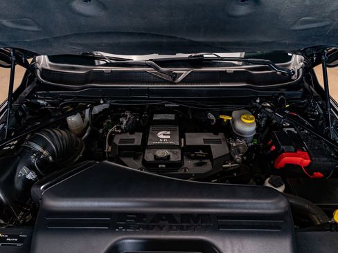 Used 2022 RAM 3500 Laramie w/ Night Edition image 31