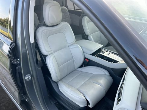 Used 2025 Lincoln Aviator Reserve w/ Equipment Group 201A AWD/4WD image 32