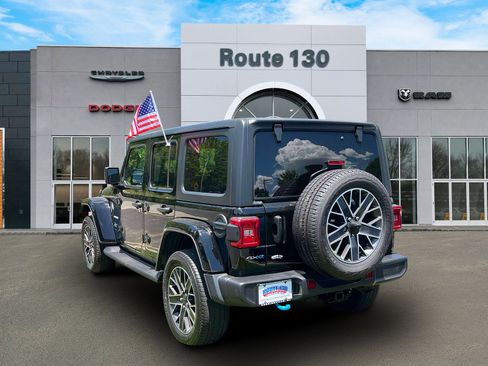 Used 2023 Jeep Wrangler Unlimited Sahara w/ Cold Weather Group AWD/4WD image 3