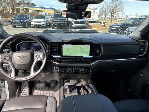 Used 2025 Chevrolet Silverado 1500 LT Trail Boss w/ Convenience Package II image 18