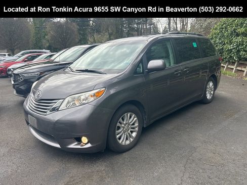 Used 2011 Toyota Sienna XLE image 7