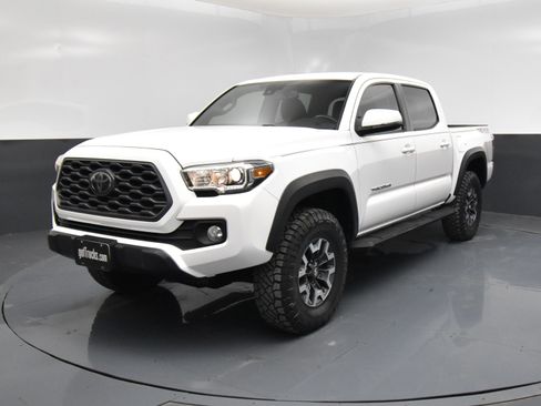 Used 2020 Toyota Tacoma TRD Off-Road image 2