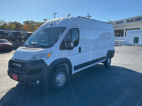 New 2025 RAM ProMaster 2500 w/ Convenience Group image 3