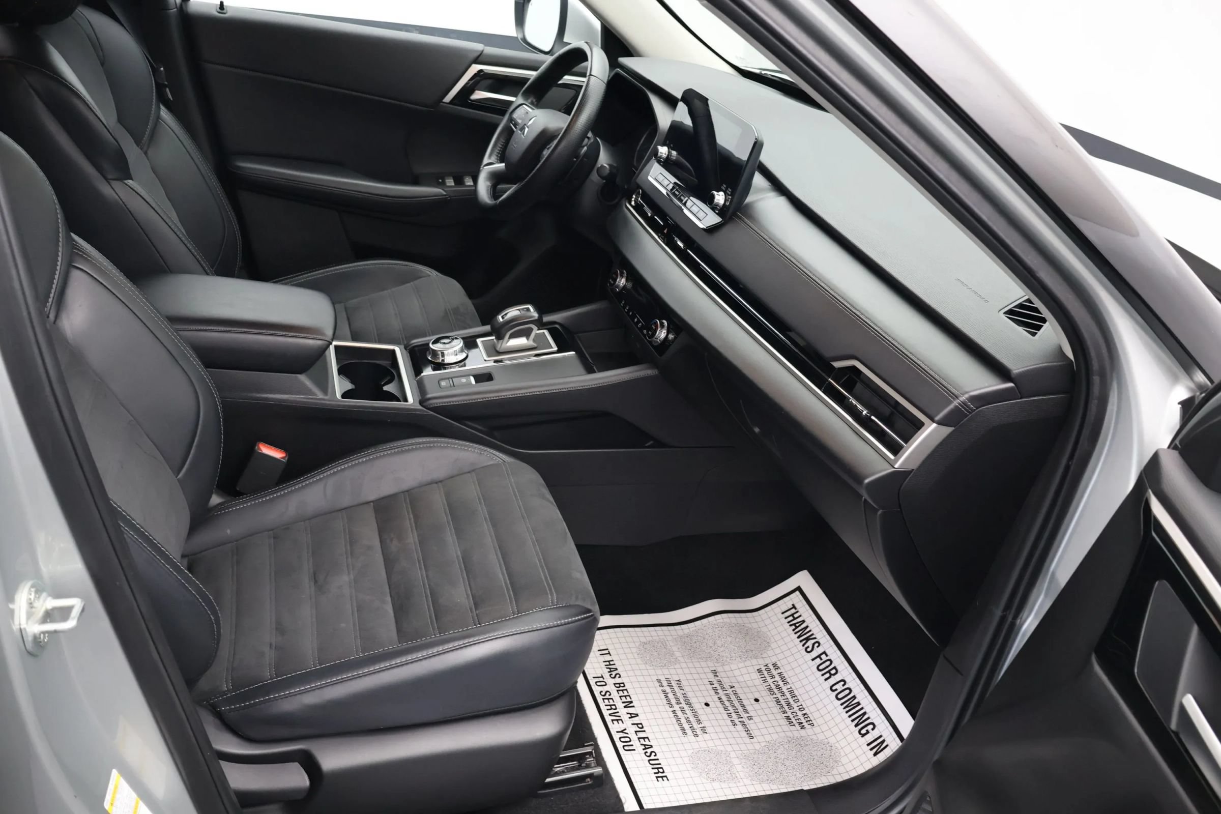 Used 2024 Mitsubishi Outlander FWD image 19