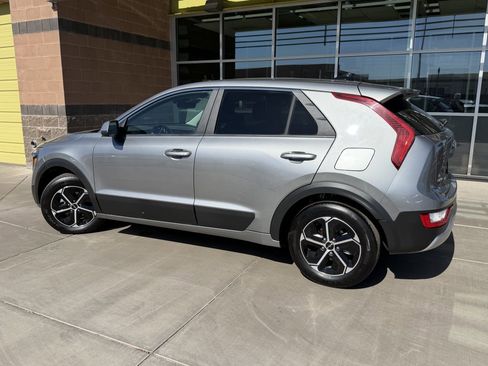 Used 2024 Kia Niro LX FWD image 5