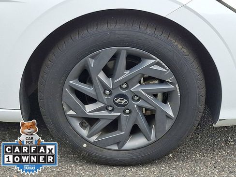 Used 2024 Hyundai Elantra SEL FWD image 8
