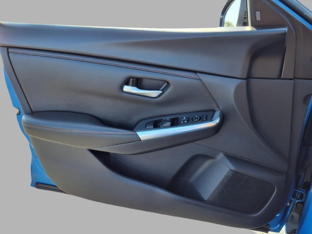 Used 2025 Nissan Sentra SR FWD image 19