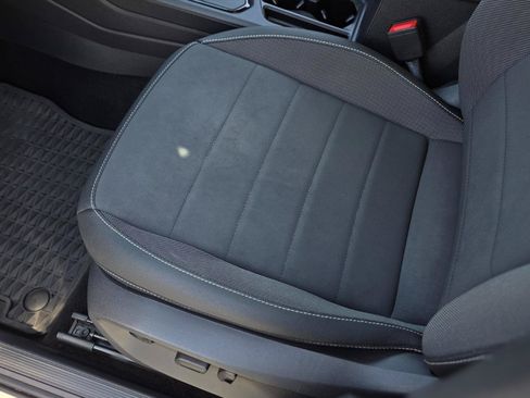 Certified 2023 Volkswagen Taos SE w/ Panoramic Sunroof Package FWD image 47