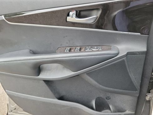 Used 2018 Kia Sorento AWD image 23