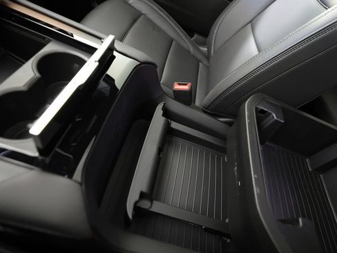 Used 2026 GMC Yukon Denali w/ Sun & Power Step Package AWD/4WD image 42