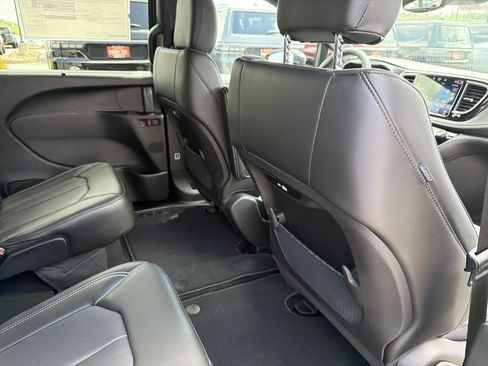New 2027 Chrysler Pacifica Select FWD image 24