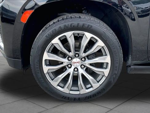 Used 2021 GMC Yukon XL Denali w/ Denali Premium Package AWD/4WD image 11