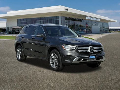 Used 2021 Mercedes-Benz GLC 300 image 2