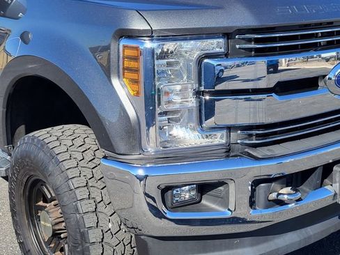 Used 2019 Ford F250 Lariat w/ Chrome Package image 5